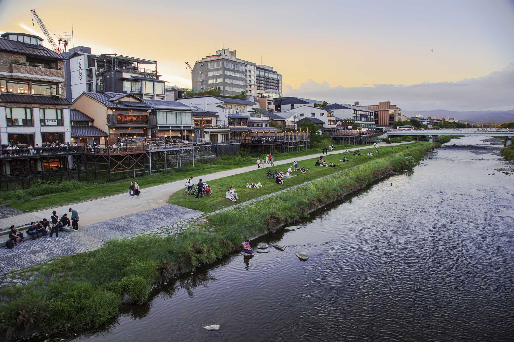 Kyoto riverside - Contact NORU